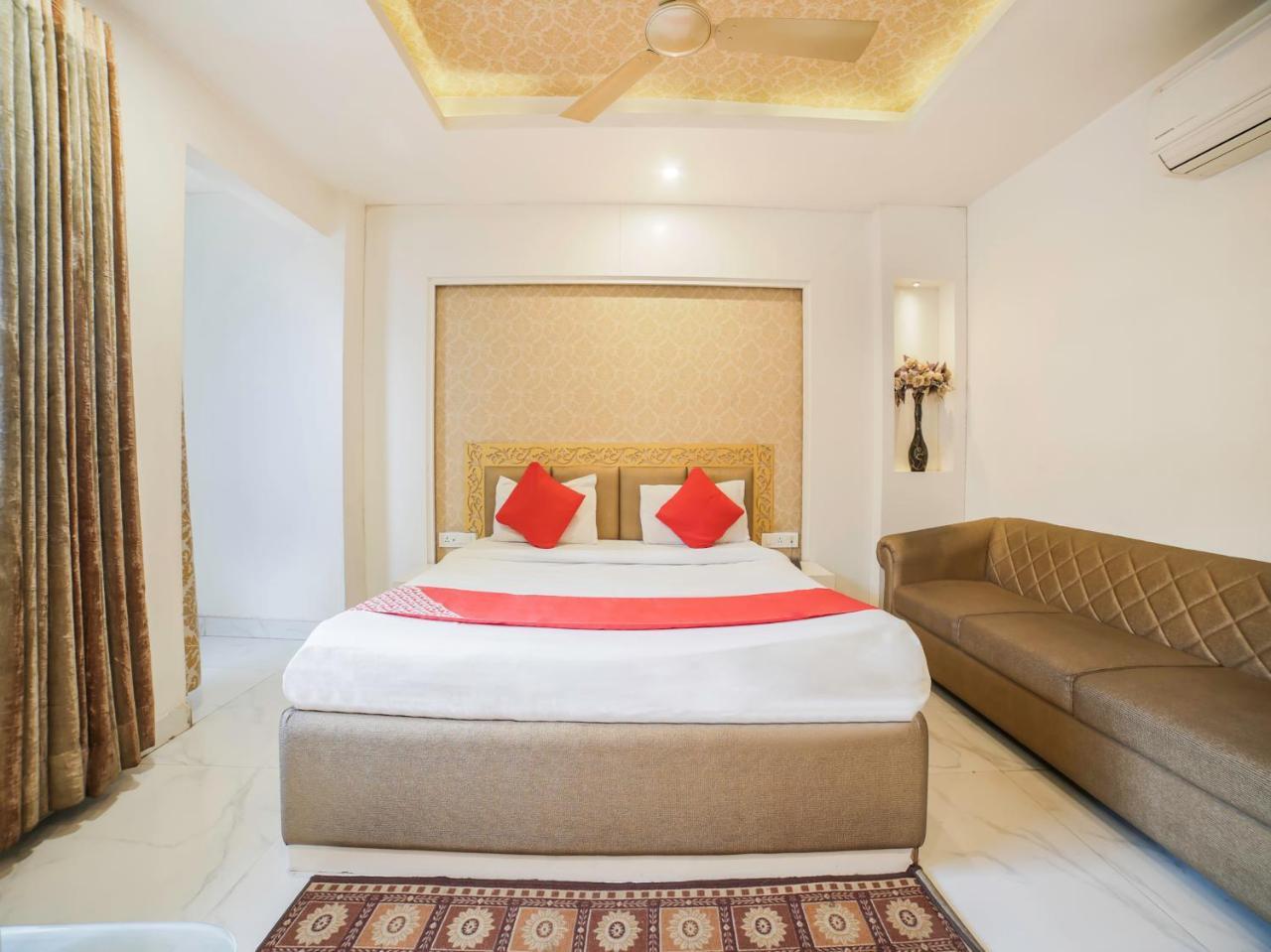 Oyo 10277 Hotel Delux Golden Ádzsmir Kültér fotó