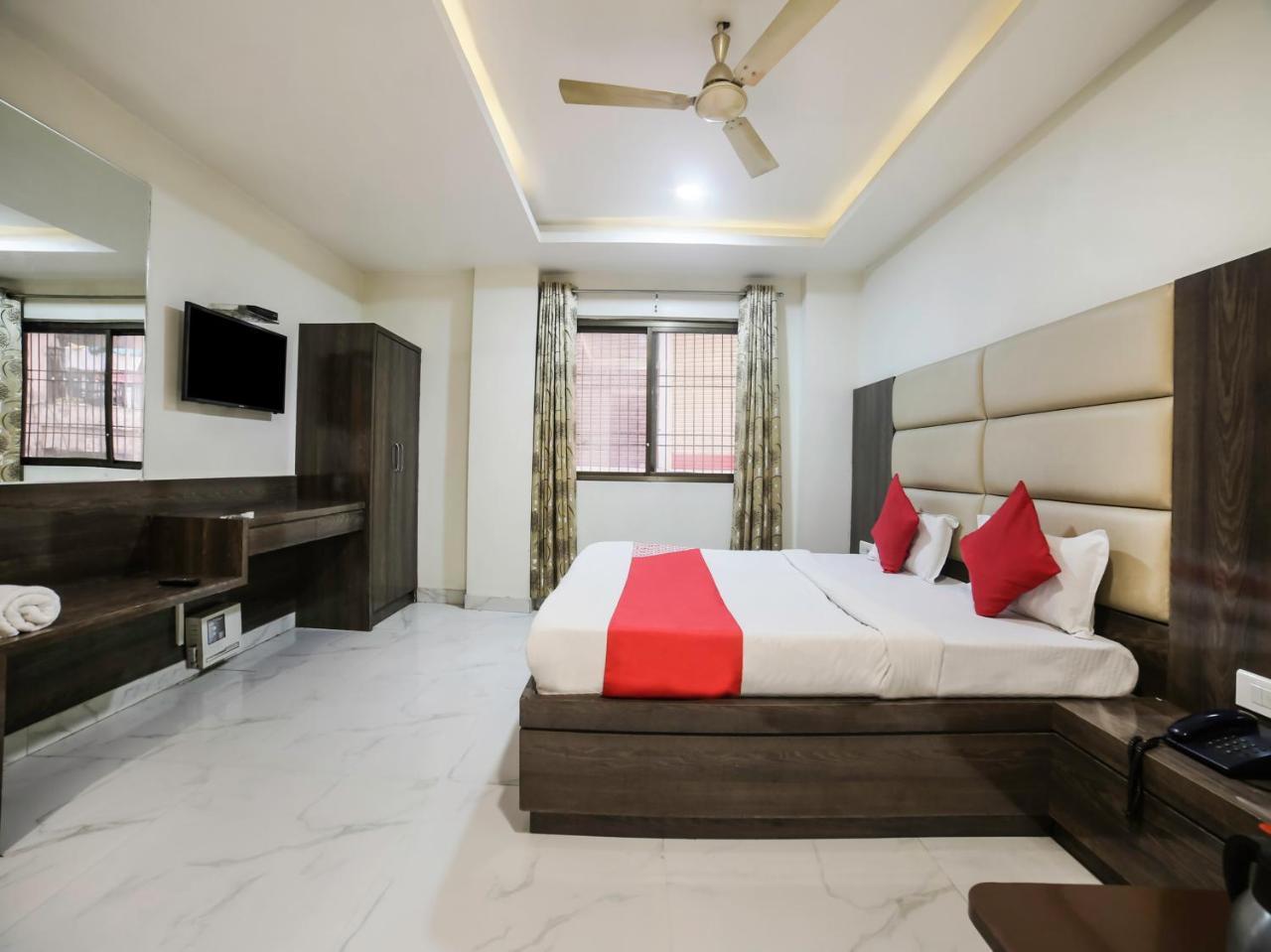 Oyo 10277 Hotel Delux Golden Ádzsmir Kültér fotó