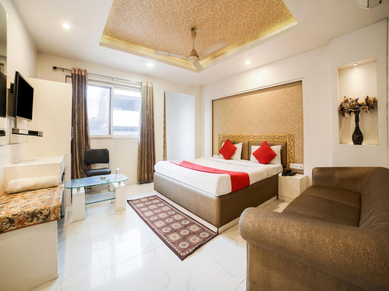 Oyo 10277 Hotel Delux Golden Ádzsmir Kültér fotó