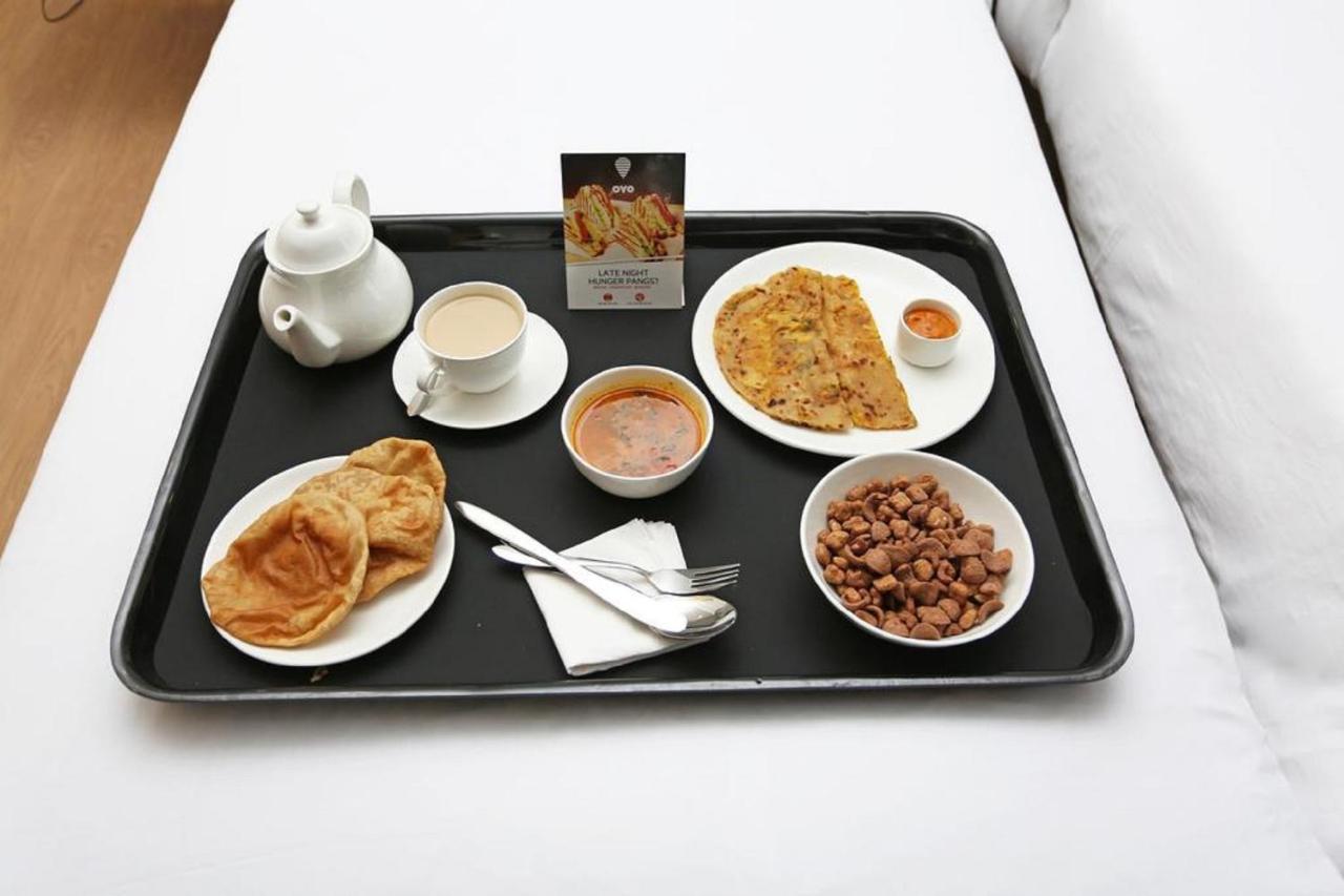 Oyo 10277 Hotel Delux Golden Ádzsmir Kültér fotó