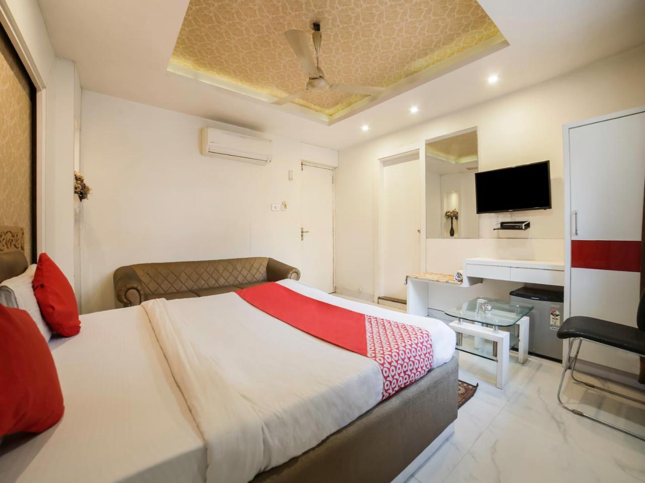 Oyo 10277 Hotel Delux Golden Ádzsmir Kültér fotó